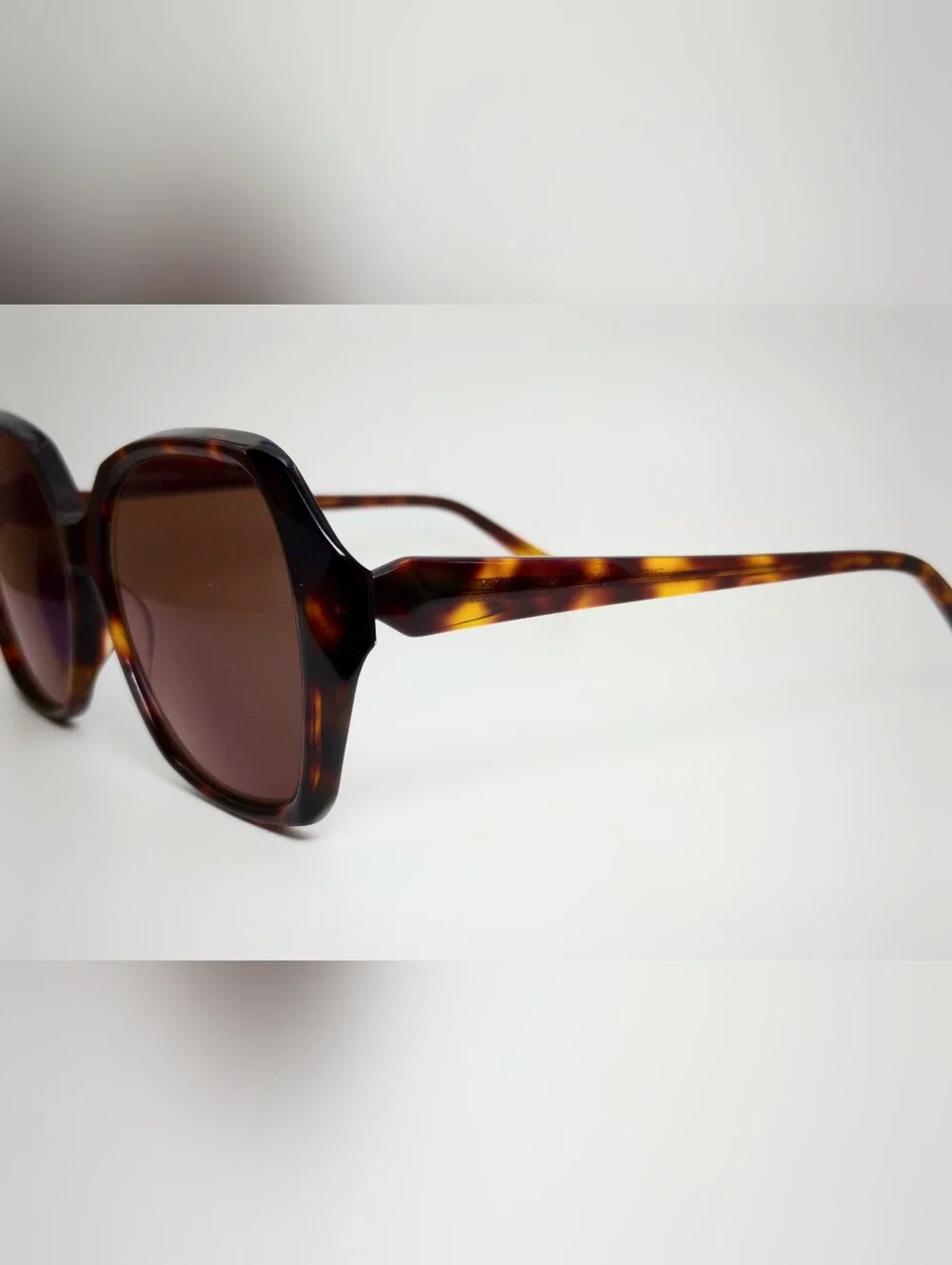 Isabella. Tortoiseshell Oversized Eyewear. Faceted Texture Frame.
